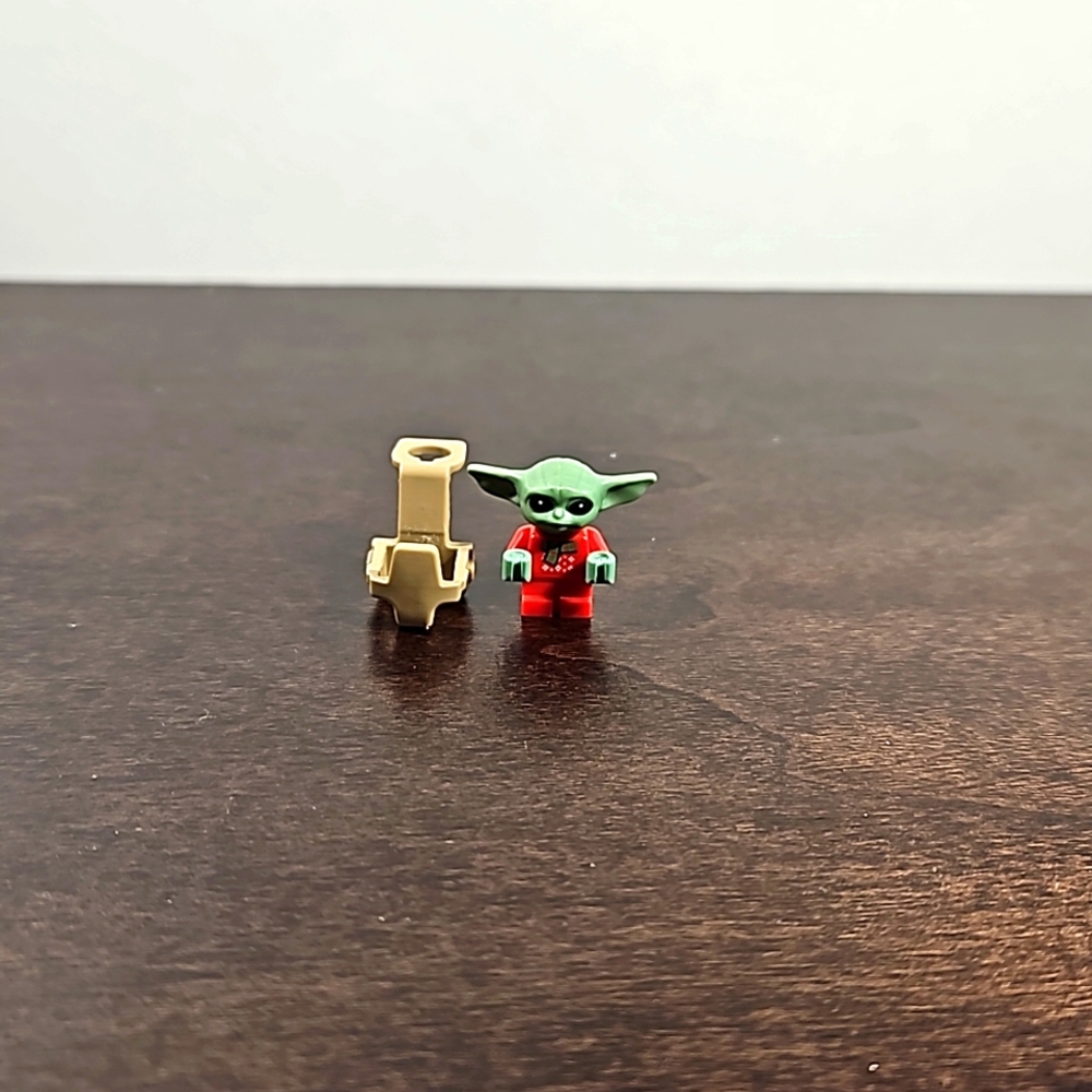 Lego Star Wars Christmas Baby Yoda minifigure